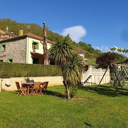 Casa Rural La Pumarada De Limes カンガス・デル・ナルセア エクステリア 写真
