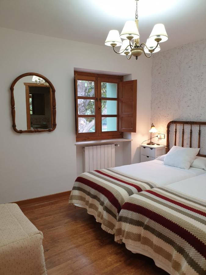 Casa Rural La Pumarada De Limes カンガス・デル・ナルセア エクステリア 写真